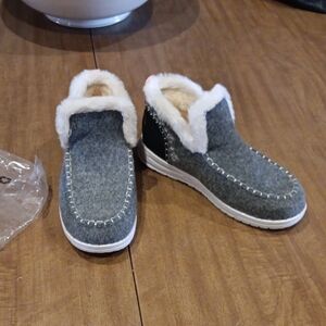 Gray Fleece-Lined Women's Moccasins